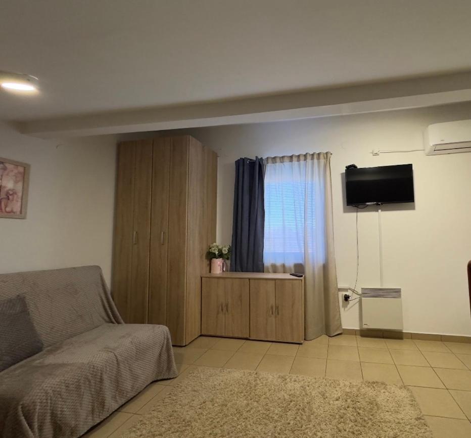 Guesthouse Vladimir & Ana Pancevo Ngoại thất bức ảnh